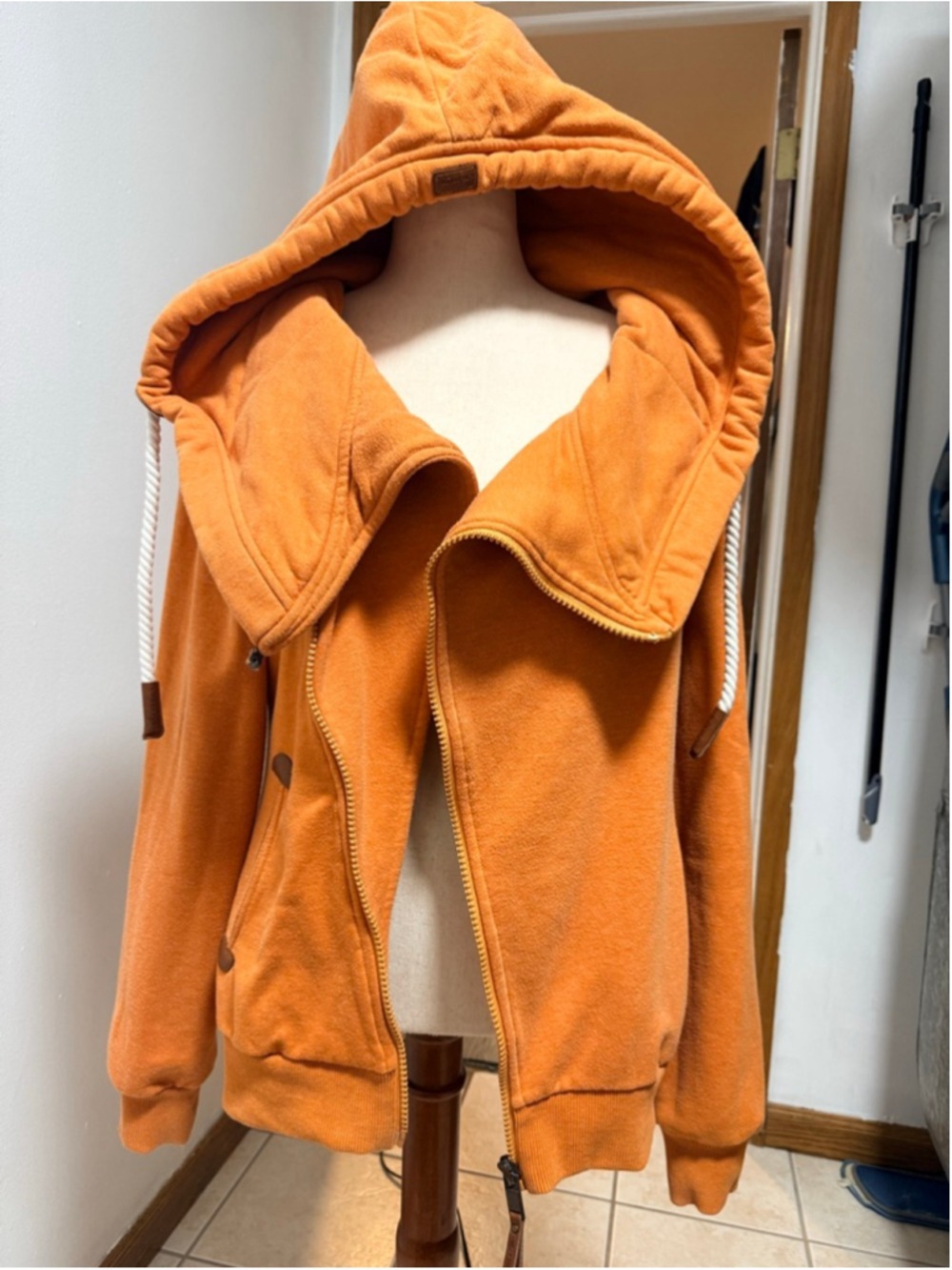 WANAKOME hoodie sweatshirt in a vibrant orange color sz med Turkey - Picture 5 of 9